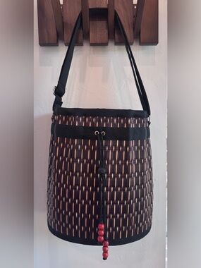 Woven Pattern Black and Brown Bucket Shoulder Bag